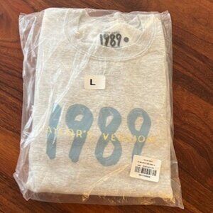Taylor Swift Spotify/Universal Music Canada Gray Sweatshirt - NWT! Size L